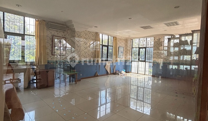 For Sale 3-Story Mainroad Setraduta House, Suitable for Office Use 2