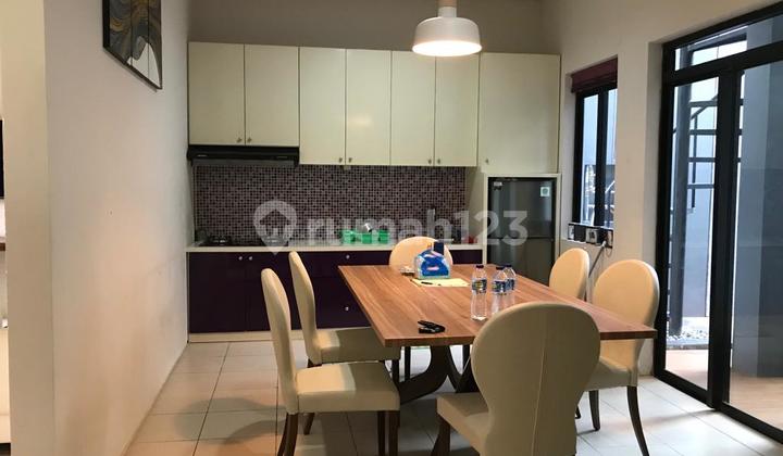 Jual Rumah Kbp Lokacitra Kota Baru Parahyangan dengan Kolam Renang