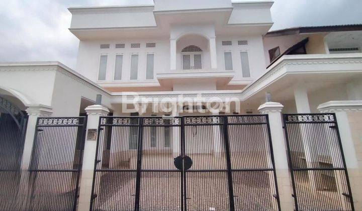 Rumah cantik 3 lantai siap huni dekat Borma, Bandung 1