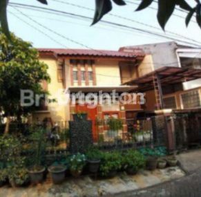 Rumah hoek 2 lantai siap huni di Bintaro, Tangerang Selatan