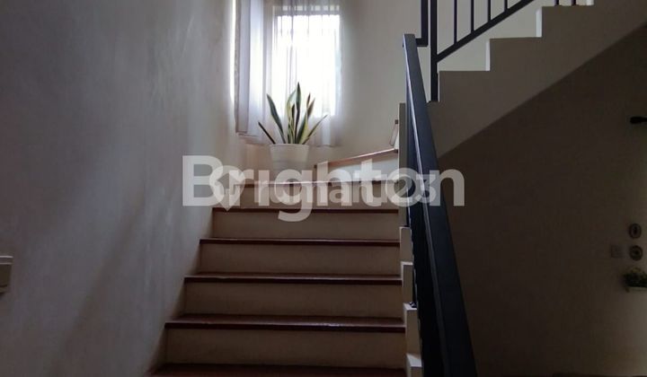 Rumah hoek 2 lantai siap huni di Bintaro, Tangerang Selatan 2