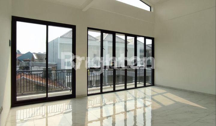 Rumah Hoek 2.5 Lantai dekat Pintu tol Meruya, Jakarta Barat 2