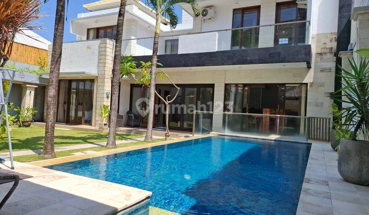 2 Villa Rendeng Lokasi di Kerobokan Seminyak 1