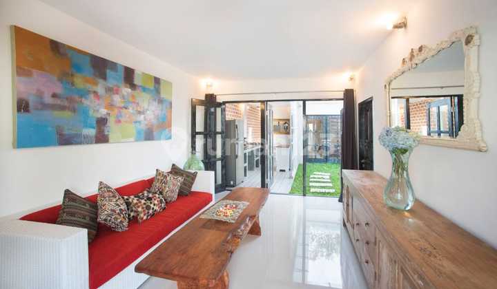 Villa 4BR dengan Kolam Renang di Pusat Seminyak Bali (Villa 2)