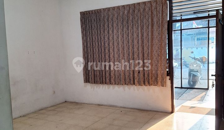 Ruang Usaha Sayap Kebon kawung dan Pasirkaliki jalanan ramai 