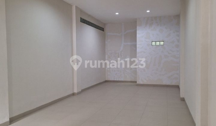 Ruko Baru di Cibadak tengah kota 