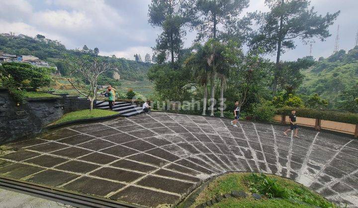 Rumah dengan taman besar di Lembang  2