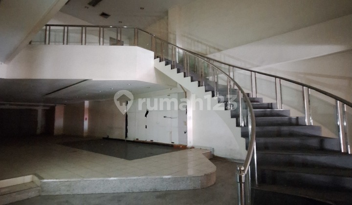 Ruko Dan Ruang Usaha Tengah Kota( Ada Basement )