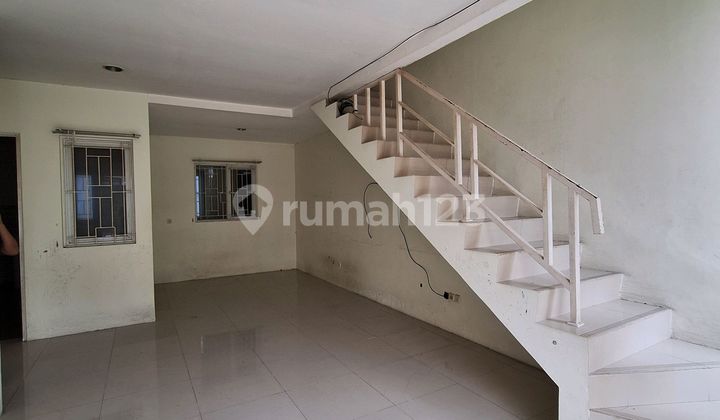 2-Story House in a Quiet Complex with a Busy Daily Street in Bandung City, Needs Minimal Renovation, SHM.