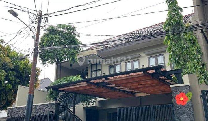 Rumah 2 Lantai Bagus Semi Furnished SHM Senopati, Jakarta Selatan 2