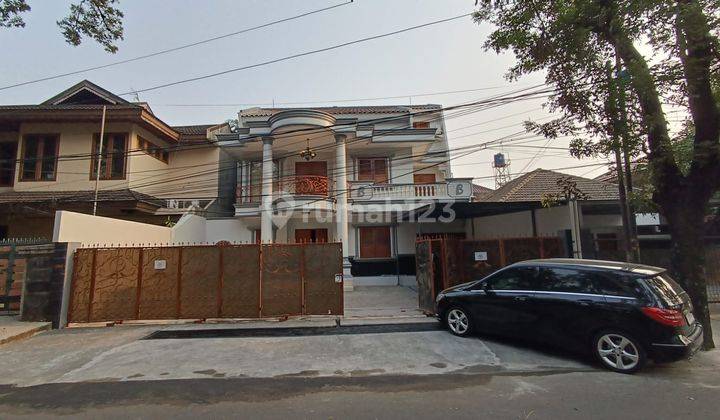 Rumah 3 Lantai Bagus SHM di Kebayoran Baru, Jakarta Selatan 2