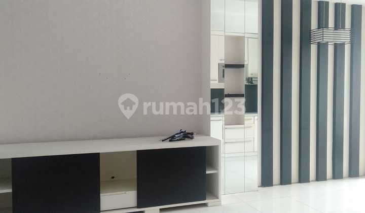 Dijual Apartement Sudirman Park 2 BR Semi Furnished Bagus 2
