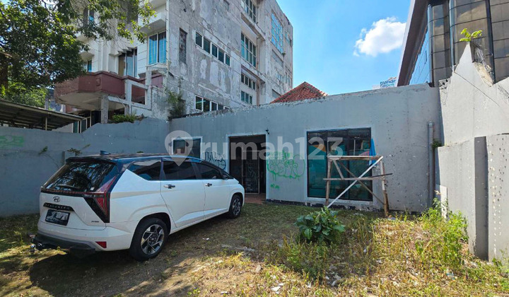 Old House for Sale in Menteng, Central Jakarta, Land Only. 2