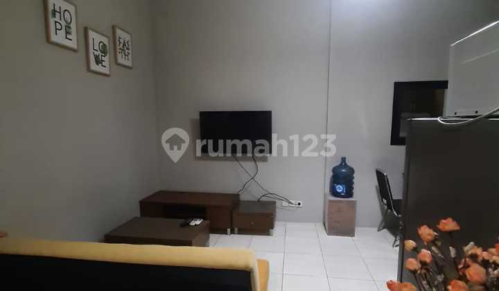 Sewa Apartemen Sudirman Park 2 Bedroom Furnished View Pool 2