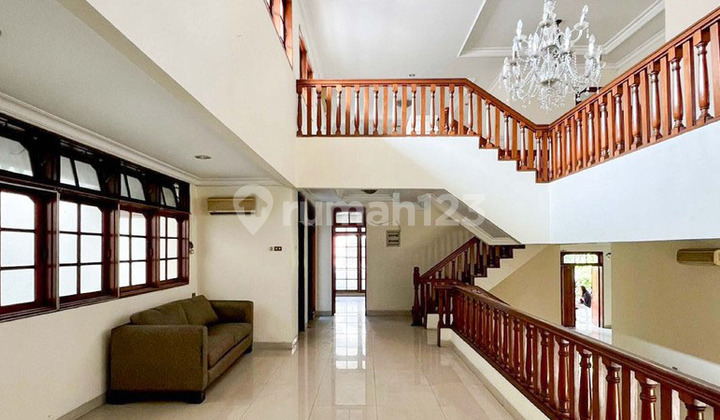 House for Sale in Pondok Indah, Well-Maintained Old Building 2