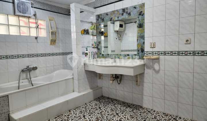Rumah Bagus Semi Furnished SHM Tanah Sareal, Bogor 2