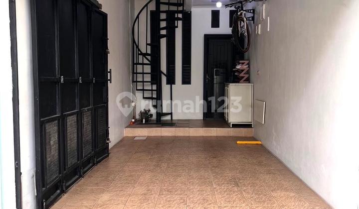 Siap Huni, Rumah, 2 Lantai, SHM, Bebas Banjir