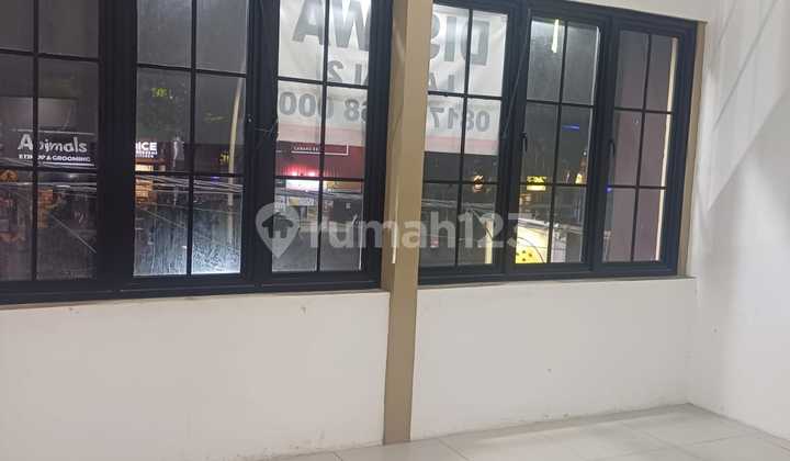For Rent: Shop House on Boulevard Raya, Kelapa Gading, North Jakarta (Only the 2nd Floor)