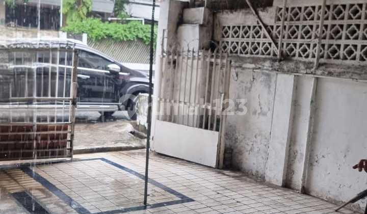 House for Sale in Damaged Condition on Pinang Raya Street, Rawamangun, East Jakarta 2