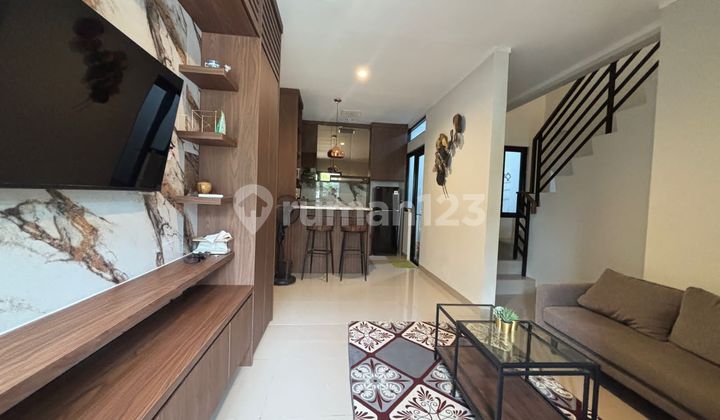 Disewakan Rumah di Sumarecon Crown Gading 2
