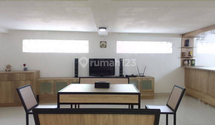 Rumah 6 lt, furnished, bagus, nyaman, dan siap huni 2