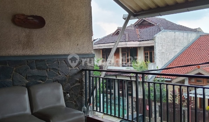 Residential House and Active Boarding House in Muara Complex. Residential House and Active Boarding House in Muara Complex.