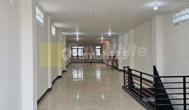 Ruko Bagus dan Siap Pakai di Mainroad Sudirman Lokasi Strategis Sekali