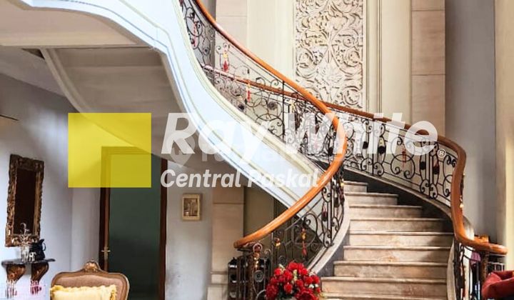 JUAL CEPAT HARGA MIRING DIBAWAH PASARAN Rumah Megah Klasik di Mainroad Batununggal  Bandung SANGAT  COCOK SEKALI UNTUK INVESTOR