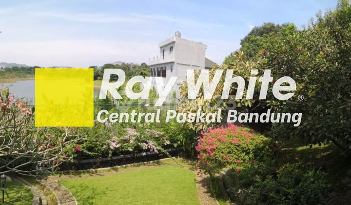 Rumah di Kota Baru Parahyangan View Danau