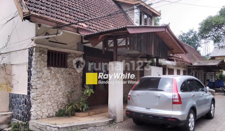 Main Road Commercial Space at Ciumbuleuit Suitable for F&B Business