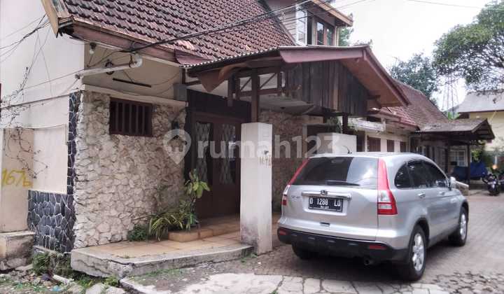 Ruang usaha mainroad ciumbuleuit dekat universitas