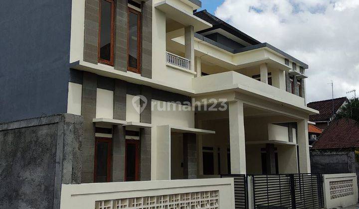 Dijual rumah baru dengan desain modern minimalis di Panamparan, Denpasar Barat, Bali 1