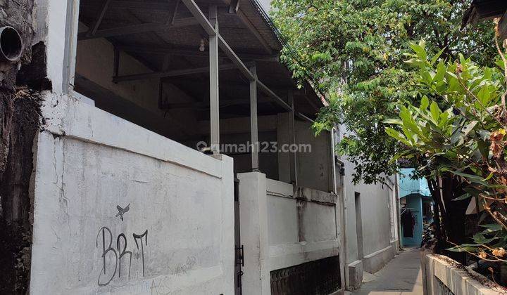 Kost kostan di Jalan gg H Muala palmerah jakarta barat 2,5 Lantai SHM 1