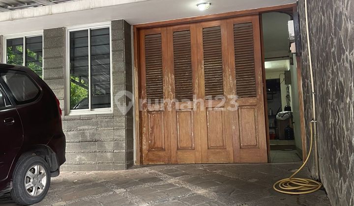 House Needs Minor Renovation Semi Furnished SHM Radio Dalam, South Jakarta