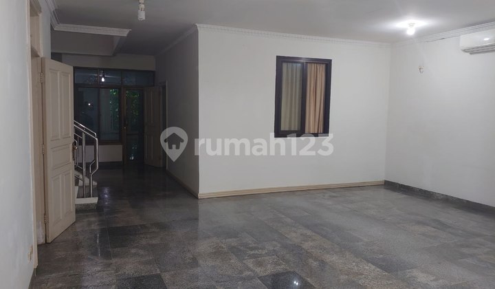 Disewakan Rumah Bagus SHM Kebayoran Baru Jakarta Selatan 2