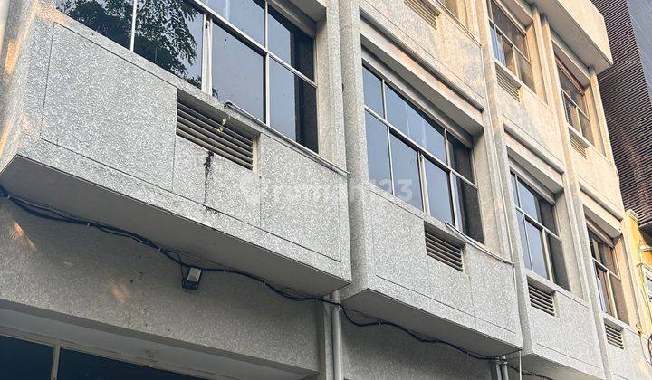 Sewa Gedung Kantor 2 Lantai Menteng Hook Jalan Raya Parkir Luas 2