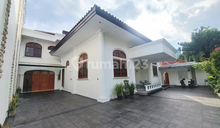 Disewakan Rumah di Menteng Jakarta Pusat Lokasi Strategis & Nyaman 2