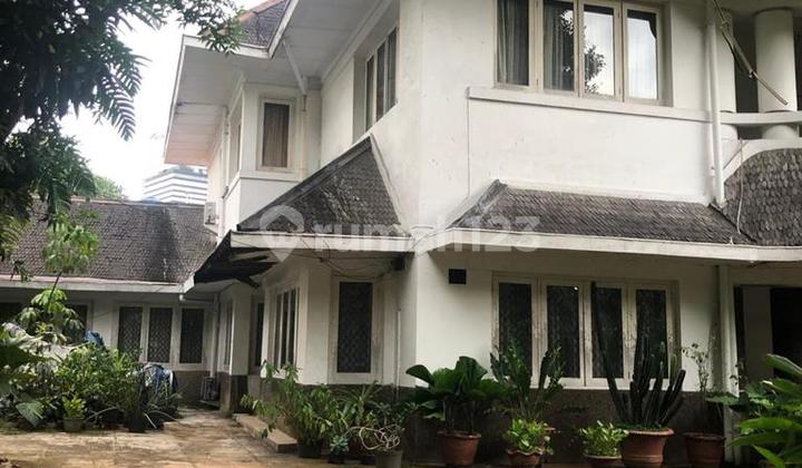 Dijual Rumah Mewah Halaman Luas di Menteng Lokasi Strategis 2