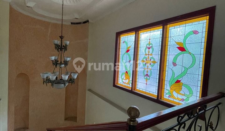 Disewakan Rumah Mewah di Kebayoran Baru Lokasi Strategis 2