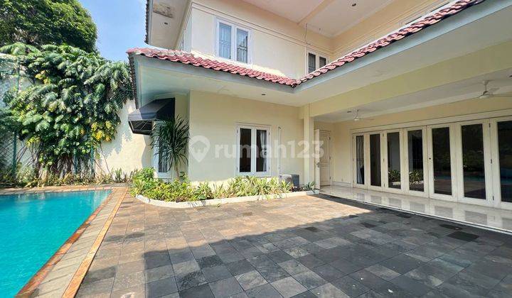 Sewa Rumah Menteng Mewah Siap Huni Area Tenang  2