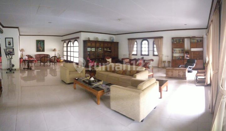 Dijual Rumah Mewah di Kebayoran Baru Lokasi Sangat Strategis