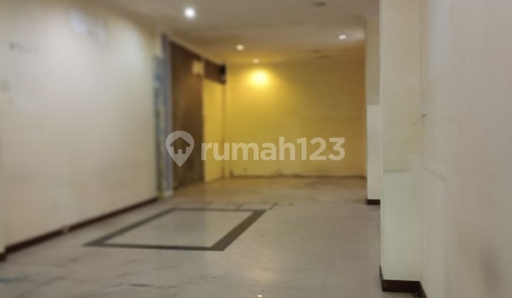 For Rent 4-Story Shop House in Menteng Strategic Location