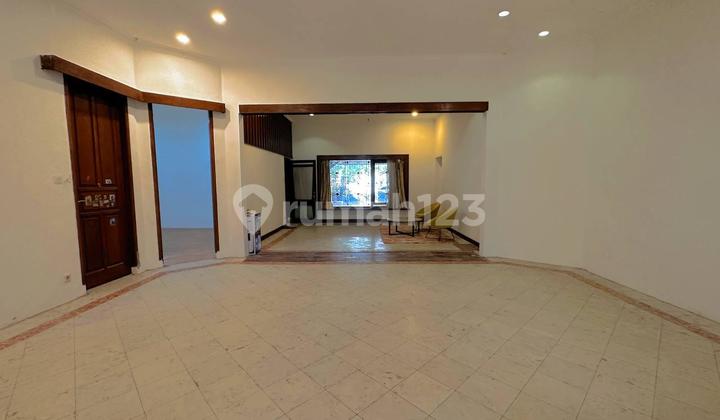 Rumah Tua Cocok Investor Bangun Ulang Dekat Ring1