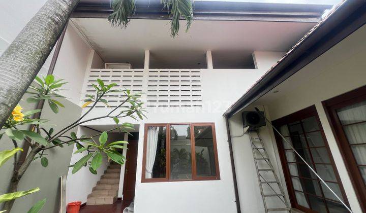 698 DISEWAKAN RUMAH UNTUK EKSPART MENTENG LOKASI TENANG 1