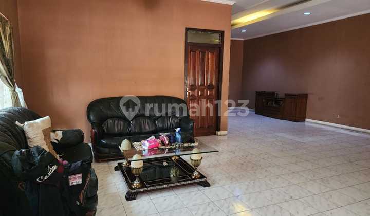 Old Money House Suitable for Commercial Office & Residential with Many Rooms 2