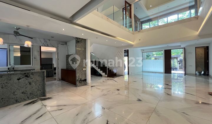 Rumah Modern Minimalis bentuk tanah KOTAK