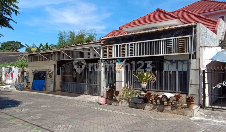 Rumah Klasik Semi Furnish di Daerah Janti, Sukun Malang Rumah Klasik Semi Furnish di Daerah Janti, Sukun Malang