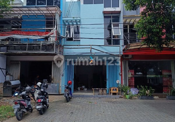 3-Story Shop House Plus Mezzanine Near Kawi Street, Klojen Malang 1