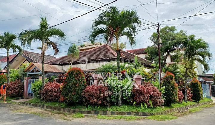 Rumah Hook Terawat di Kawasan Elite Kota Malang di Taman Dieng 1