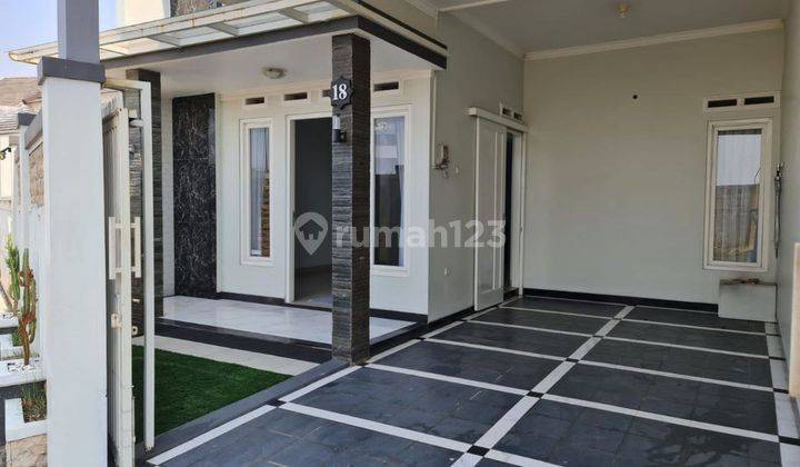 Rumah 2 Lantai Cantik Bagus Siap Huni Modern di Griya Permata Mulia, Junrejo Kota Batu  2